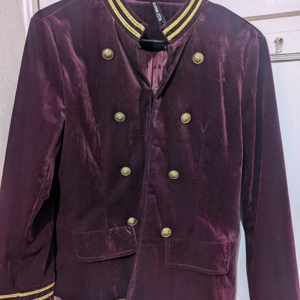 Elegant Women s Burgundy Jacket with Gold Accents